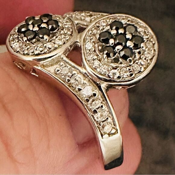 Elegant 925 Sterling Silver Black & White Diamond Ring – Size 7 - Picture 6 of 17